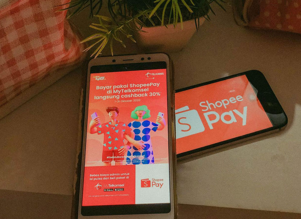 Pengguna MyTelkomsel dapat memilih metode pembayaran dengan ShopeePay dan diarahkan ke aplikasi ShopeePay.