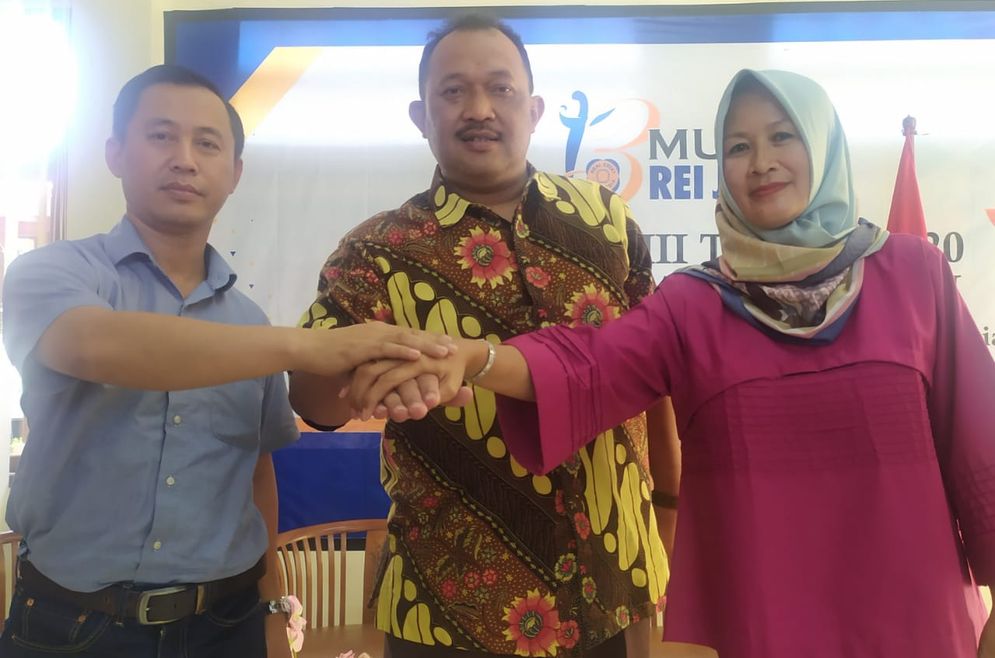 Suhartono ketua DPD REI Jateng bersama ketua komisariat REI Soloraya, Maharani dan Oma Nuryanto