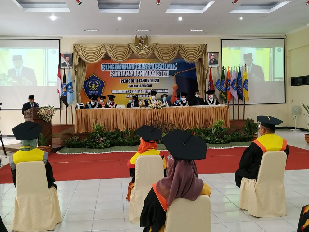 Wisuda daring Unisri 