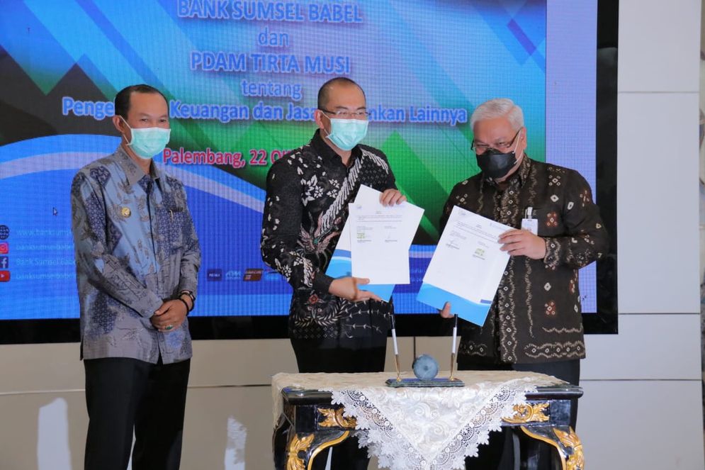 Panandatangan MoU Pembiayaan bagi PDAM Tirta Musi oleh Bank Sumselbabel