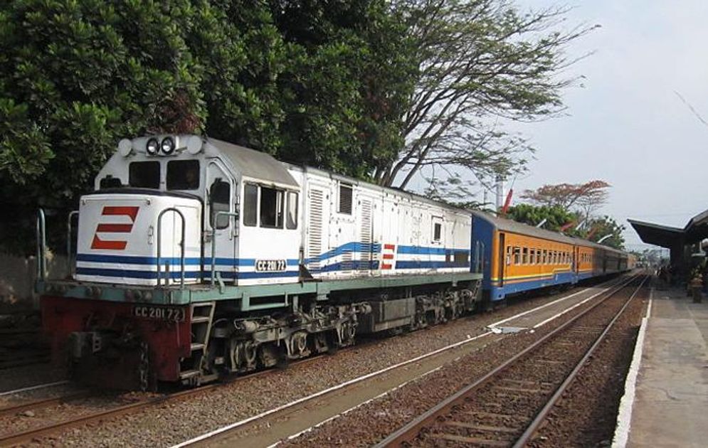 Kereta api jurusan Surabaya-Malang