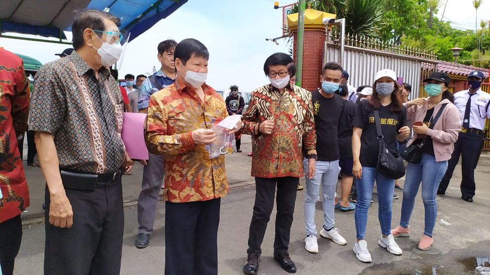 Tiga tokoh berpengaruh di Jatim saat pembukaan gembok TITD Kwan Sing Bio Tuban