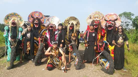 Seniman Reog Mojokerto yang ikut berkolaborasi dengan komunitas untuk mendonorkan darahnya.