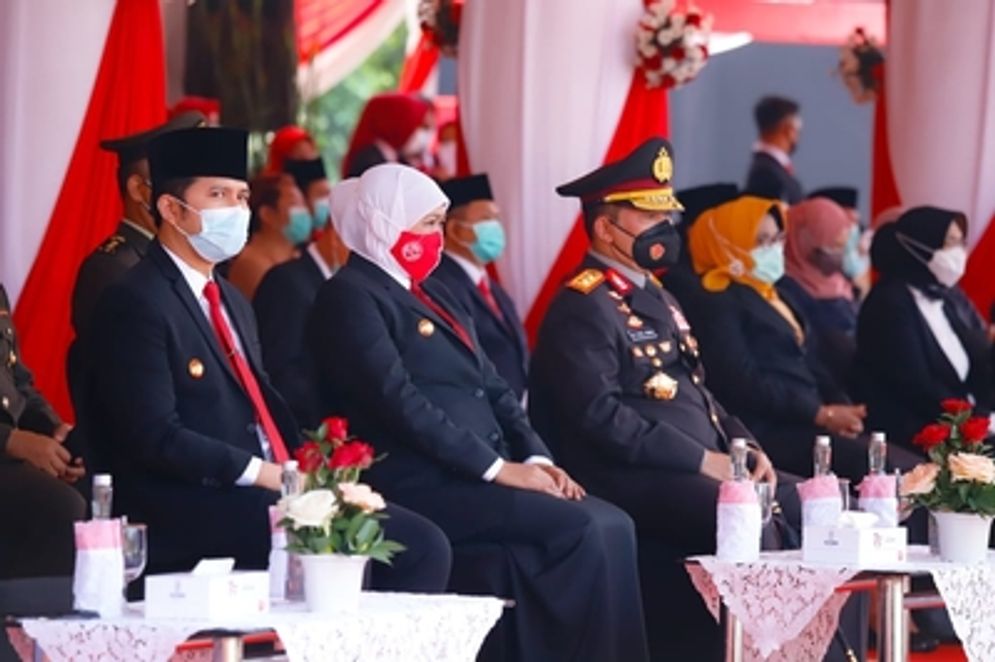 Gubernur Jatim Khofifah Indar Parawansa saat ikut upacara Hari Sumpah Pemuda 2020