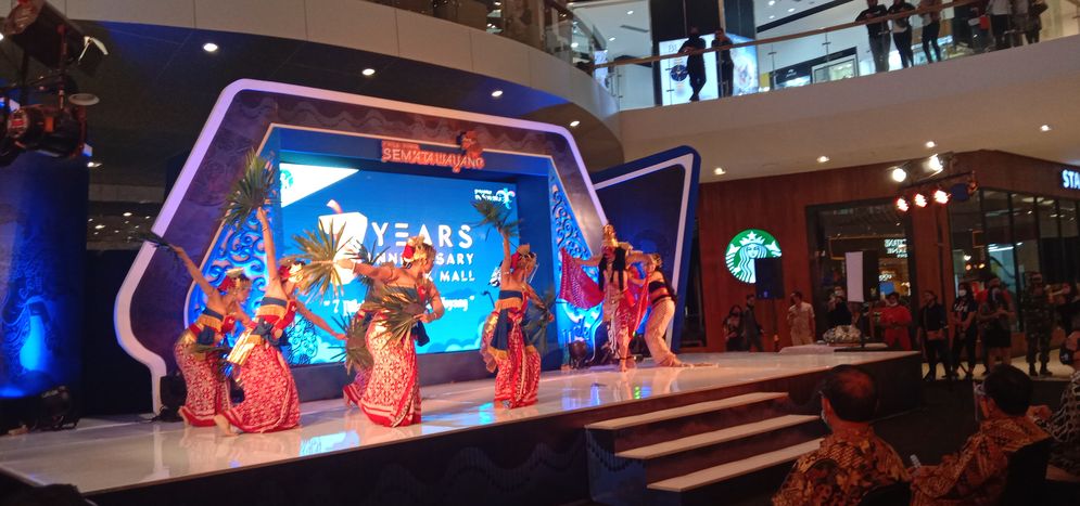 Sendratari Ramayana yang digelar didalam The Park Mall
