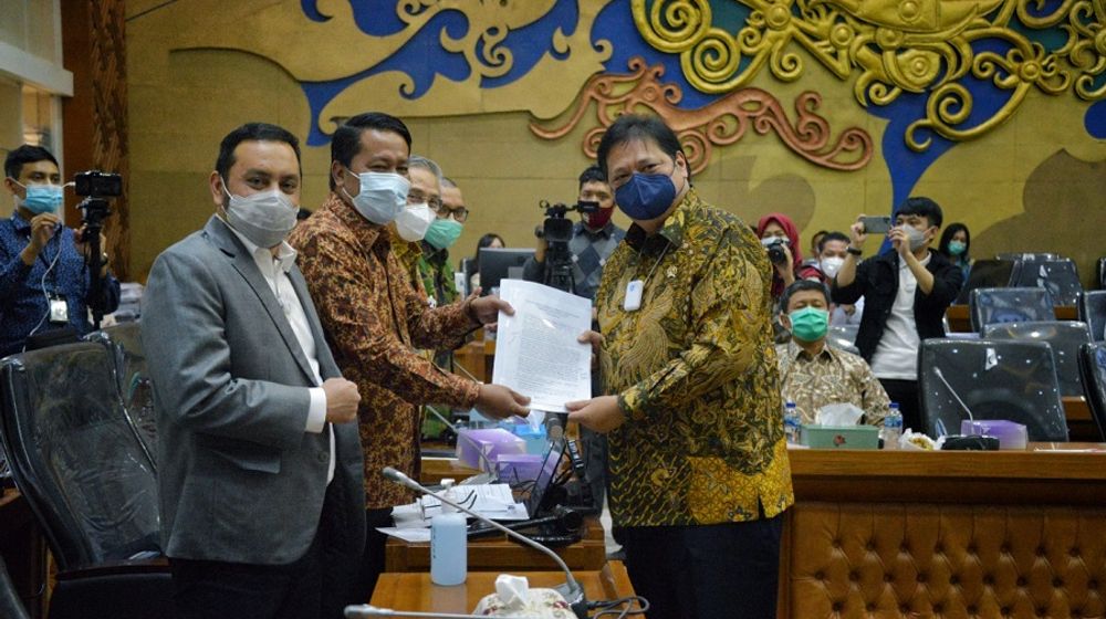<p>Menteri Koordinator Bidang Perekonomian Airlangga Hartarto saat rapat pembahasan RUU Cipta Kerja di Badan Legislasi DPR / Ekon.go.id</p>