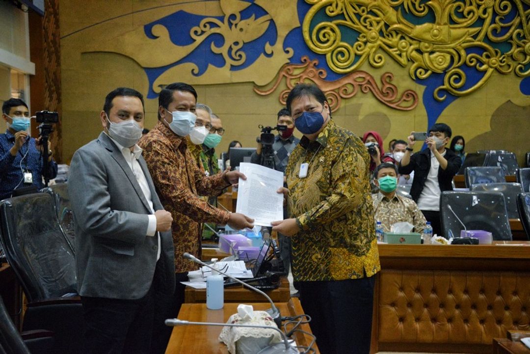 <p>Menteri Koordinator Bidang Perekonomian Airlangga Hartarto saat rapat pembahasan RUU Cipta Kerja di Badan Legislasi DPR / Ekon.go.id</p>
