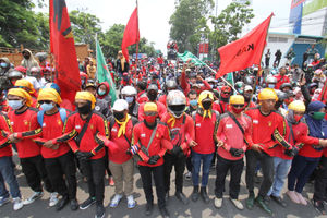 Ilustrasi demo buruh.