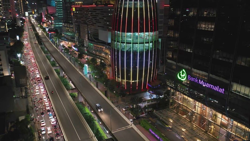 <p>Bank Muamalat Tower di Kawasan Kuningan Jakarta Selatan / YouTube</p>

