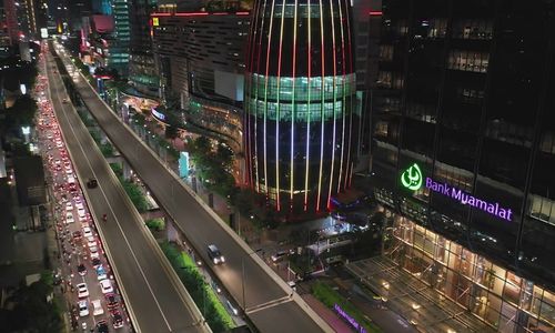 <p>Bank Muamalat Tower di Kawasan Kuningan Jakarta Selatan / YouTube</p>
