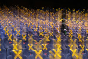 <p>Petugas membersihkan area teater bioskop CGV di Mal Grand Indonesia, Jakarta, Rabu, 21 Oktober 2020. Foto: Ismail Pohan/TrenAsia</p>
