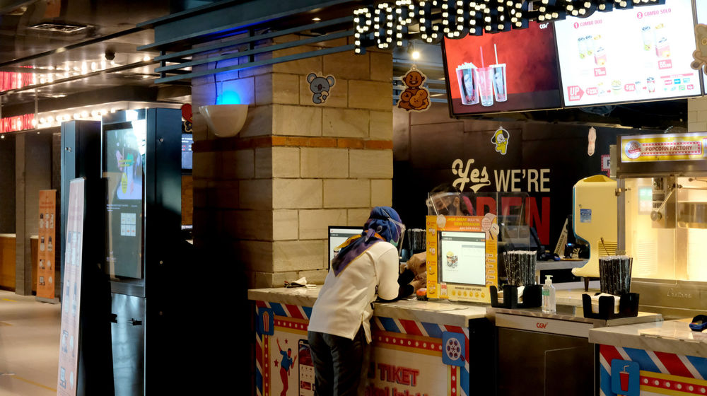 <p>Suasana bioskop CGV di Mal Grand Indonesia, Jakarta, Rabu, 21 Oktober 2020. Foto: Ismail Pohan/TrenAsia</p>
