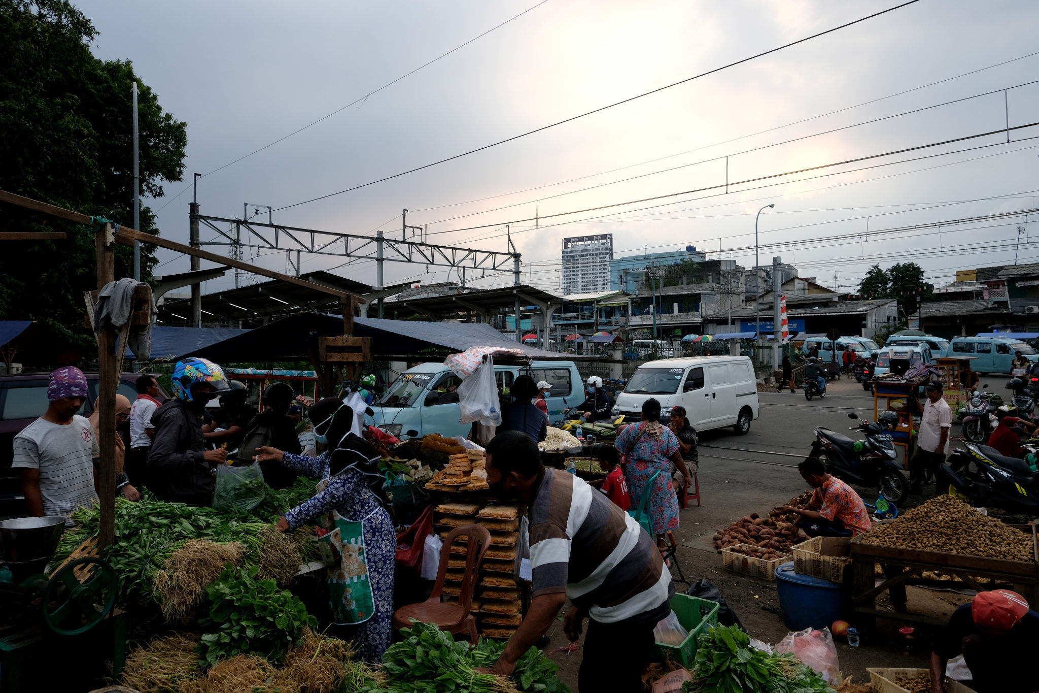 <p>Suasana kios pedagang di Pasar Kebayoran Lama, Jakarta, Selasa, 6 Oktober 2020. Foto: Ismail Pohan/TrenAsia. Foto: Ismail Pohan/TrenAsia</p>

