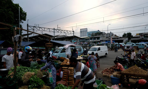 <p>Suasana kios pedagang di Pasar Kebayoran Lama, Jakarta, Selasa, 6 Oktober 2020. Foto: Ismail Pohan/TrenAsia. Foto: Ismail Pohan/TrenAsia</p>
