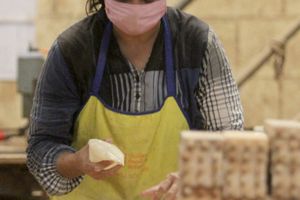 <p>Pekerja tengah menyelesaikan pembuatan furniture di PT Funisia Perkasa,Juru Mudi Baru Kecamatan Benda, Kota Tangerang, Banten, Selasa 13 Oktober 2020. Dimasa pandemi walaupun pasar lokal sedikit berkurang namun pemintaan dari pasar ekspor cukup tinggi walaupun terkendala dalam proses pengiriman. Pengusaha berharap agar pemerintah bisa tetap mendukung dan memperhatikan sektor industri ini khususnya dalam hal ekspor produk. Foto: Panji Asmoro/TrenAsia</p>
