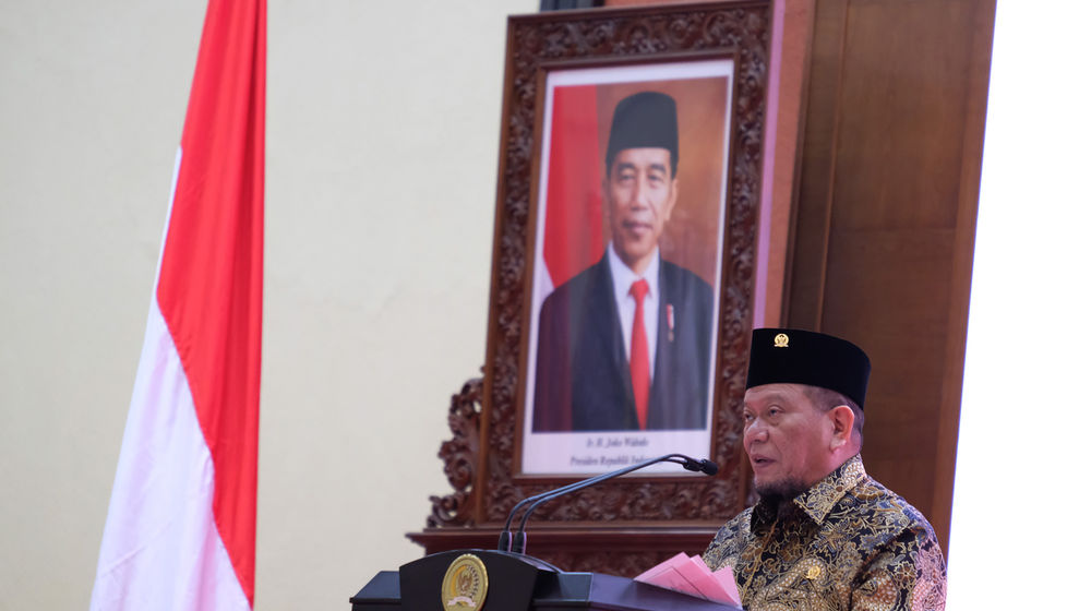 <p>Ketua DPD RI La Nyalla Mattalitti menyampaikan sambutannya pada peringatan Hari Ulang Tahun Ke-16 DPD RI yang bertema  “Dari Daerah untuk Indonesia” di Kompleks Parlemen Senayan, Jakarta, Kamis, 1 Oktober 2020. Dalam sambutannya ketua DPD La Nyalla mengatakan DPD akan terus kawal terjaminnya penguatan otonomi daerah dalam bingkai Negara Kesatuan Republik Indonesia. Foto: Ismail Pohan/TrenAsia</p>
