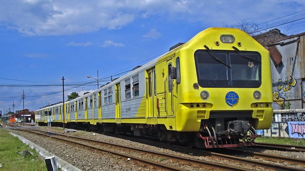 <p>Kereta Api Prambanan Ekspres (Prameks) / Instagram @Agung_Ajunks</p>