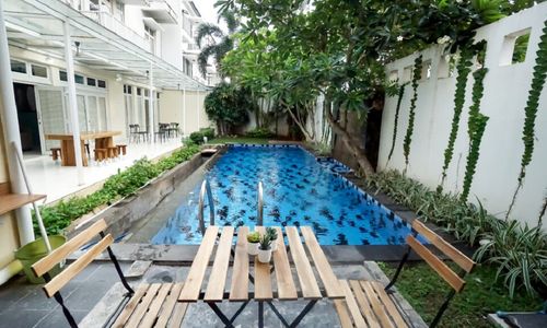 <p>Fasilitas kost mewah biasanya seperti di hotel, bahkan memiliki kolam renang / Rukita.co</p>
