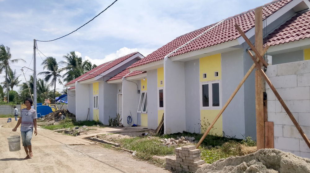 <p>Warga berkativitas di perumahan bersubsidi kawasan Kecamatan Mauk Kabupaten Tangerang, Banten, Jum’at, 23 Oktober 2020. Foto:Panji Asmoro/TrenAsia</p>
