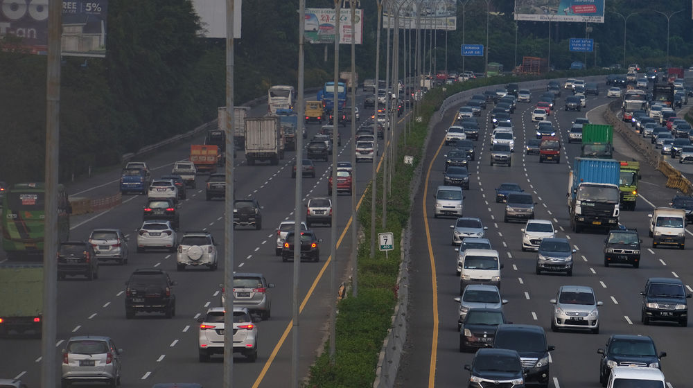 <p>Sejumlah kendaraan melintas di ruas Jalan Tol Jagorawi, Rabu, 28 Oktober 2020. Foto: Ismail Pohan/TrenAsia</p>
