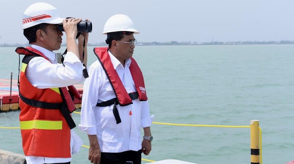 <p>Presiden Joko Widodo dan Menhub Budi Karya Sumadi saat meninjau Pelabuhan Patimban / Setneg.go.id</p>
