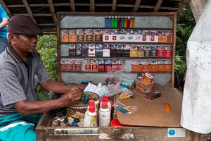 <p>Ilustrasi pedagang rokok eceran / Bungkusrokok.com</p>