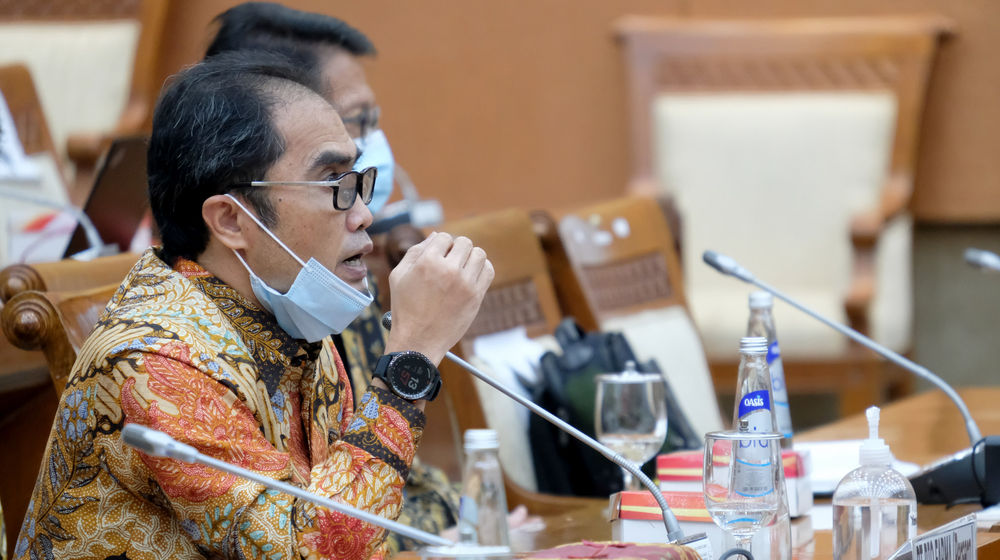 <p>Direktur Utama PT Bio Farma (Persero), Honesti Basyir saat mengikuti rapat dengar pendapat holding farmasi BUMN dengan Komisi VI DPR di komplek Parlemen, Senayan, Jakarta, Senin, 5 Oktober2020. Rapat membahas kondisi aktual perusahaan dalam penanganan COVID-19 dan Program Pemulihan Ekonomi Nasional (PEN), serta membahas profit dan operasional perusahaan, termasuk soal harga obat COVID-19. Foto: Ismail Pohan/TrenAsia</p>
