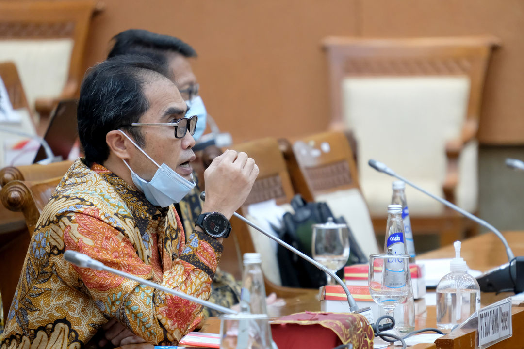 <p>Direktur Utama PT Bio Farma (Persero), Honesti Basyir saat mengikuti rapat dengar pendapat holding farmasi BUMN dengan Komisi VI DPR di komplek Parlemen, Senayan, Jakarta, Senin, 5 Oktober2020. Rapat membahas kondisi aktual perusahaan dalam penanganan COVID-19 dan Program Pemulihan Ekonomi Nasional (PEN), serta membahas profit dan operasional perusahaan, termasuk soal harga obat COVID-19. Foto: Ismail Pohan/TrenAsia</p>
