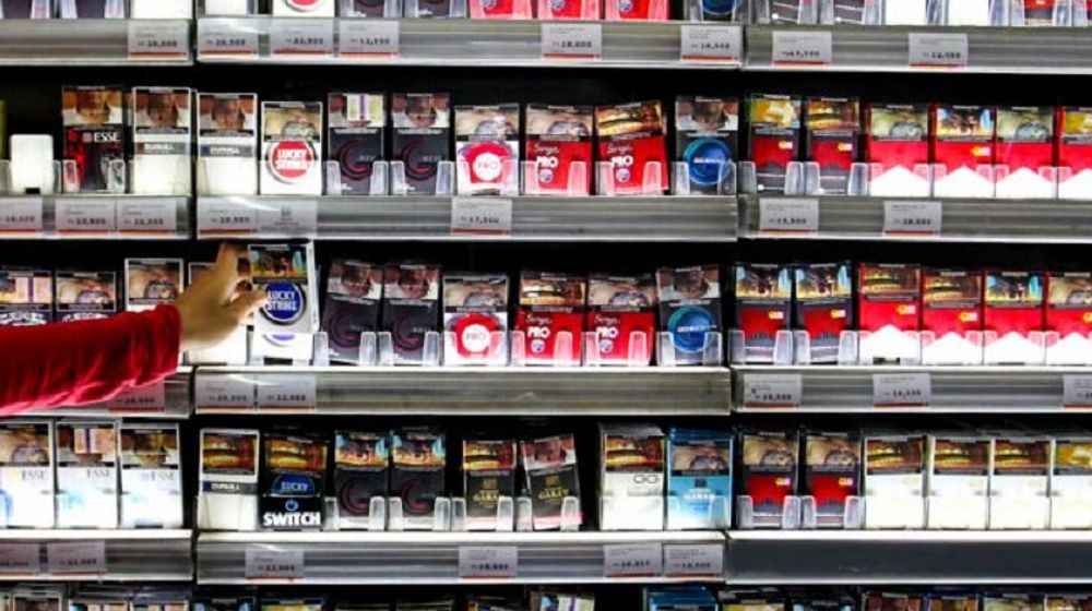 <p>Penaikkan cukai rokok dapat mempengaruhi gerak saham emiten rokok. Dua dari lima emiten rokok yang melantai di bursa efek telah masuk dalam Indeks LQ45 yakni PT HM Sampoerna Tbk (HMSP) dan PT Gudang Garam Tbk (GGRM). Sedangkan, tiga emiten lain yang tidak masuk LQ45 adalah PT Wismilak Inti Makmur Tbk (WIIM), PT Bentoel International Tbk (RMBA), dan PT Indonesian Tobacco Tbk (ITIC). / Rokokindonesia.com</p>
