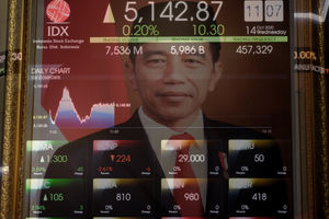 <p>Layar pergerakan Indek Harga Saham Gabungan (IHSG) di Gedung Bursa Efek Indonesia (BEI), Jakarta, Rabu, 14 Oktober 2020. Indeks Harga Saham Gabungan (IHSG) mampu bertahan di atas 5.000 dan parkir di zona hijau dengan menguat 0,85 persen ke level 5.176,099 pada akhir sesi. Sebanyak 213 saham menguat, 217 terkoreksi, dan 161 stagnan, IHSG mengalami penguatan seiring dengan sentimen Omnibus Law dan langkah Bank Indonesia untuk pemulihan ekonomi. Selain itu, rencana merger bank BUMN syariah turut mendorong saham-saham perbankan lainnya, dan mengisi jajaran top gainers hari ini. Foto: Ismail Pohan/TrenAsia</p>
