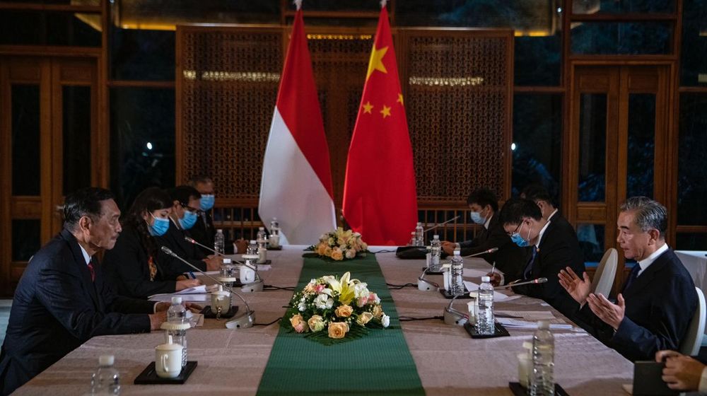 <p>Menteri Luar Negeri Republik Rakyat Tiongkok (RRT) Wang Yi, Menteri Koordinator Bidang Kemaritiman dan Investasi Luhut Binsar Pandjaitan/ Sumber: maritim.go.id</p>
