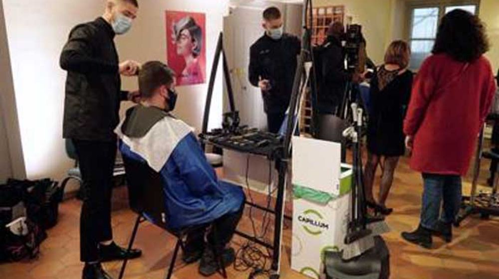 <p>Staf Istana Versailles mendapat fasilitas potong rambut gratis/Union Leader</p>
