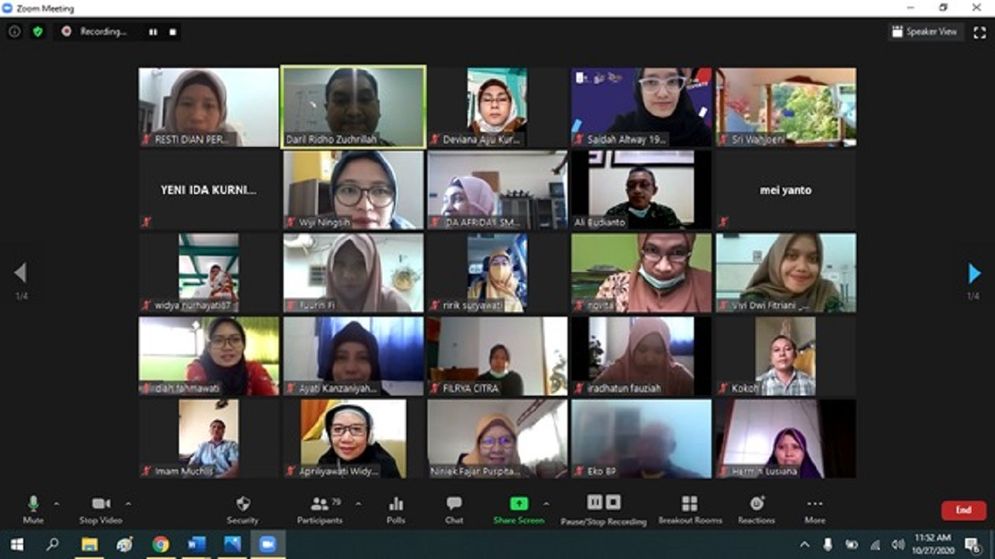 Salah satu sesi materi dari dosen DTKI ITS kepada seluruh peserta pelatihan guru SMK se-Jawa Timur.