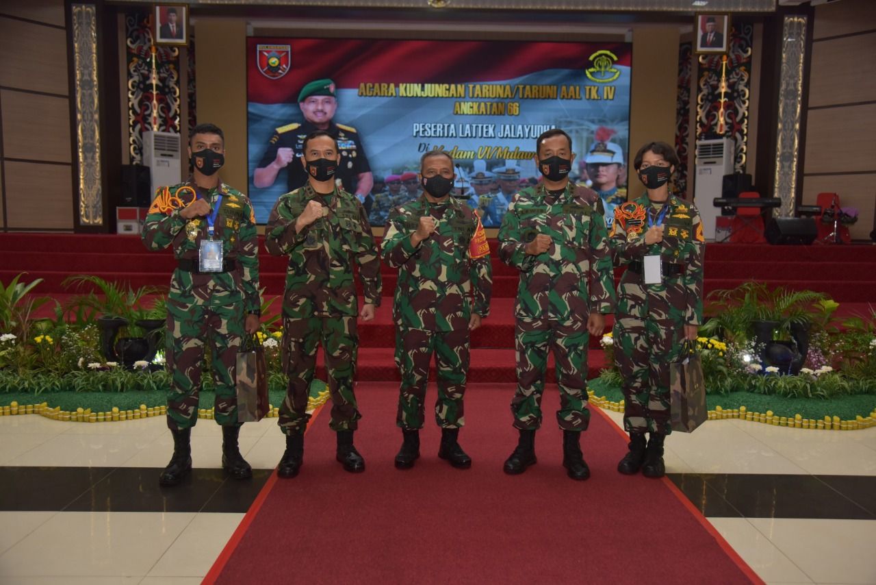 Pangdam VI/Mulawarman Terima Kunjungan Taruna/Taruni Akademi AL