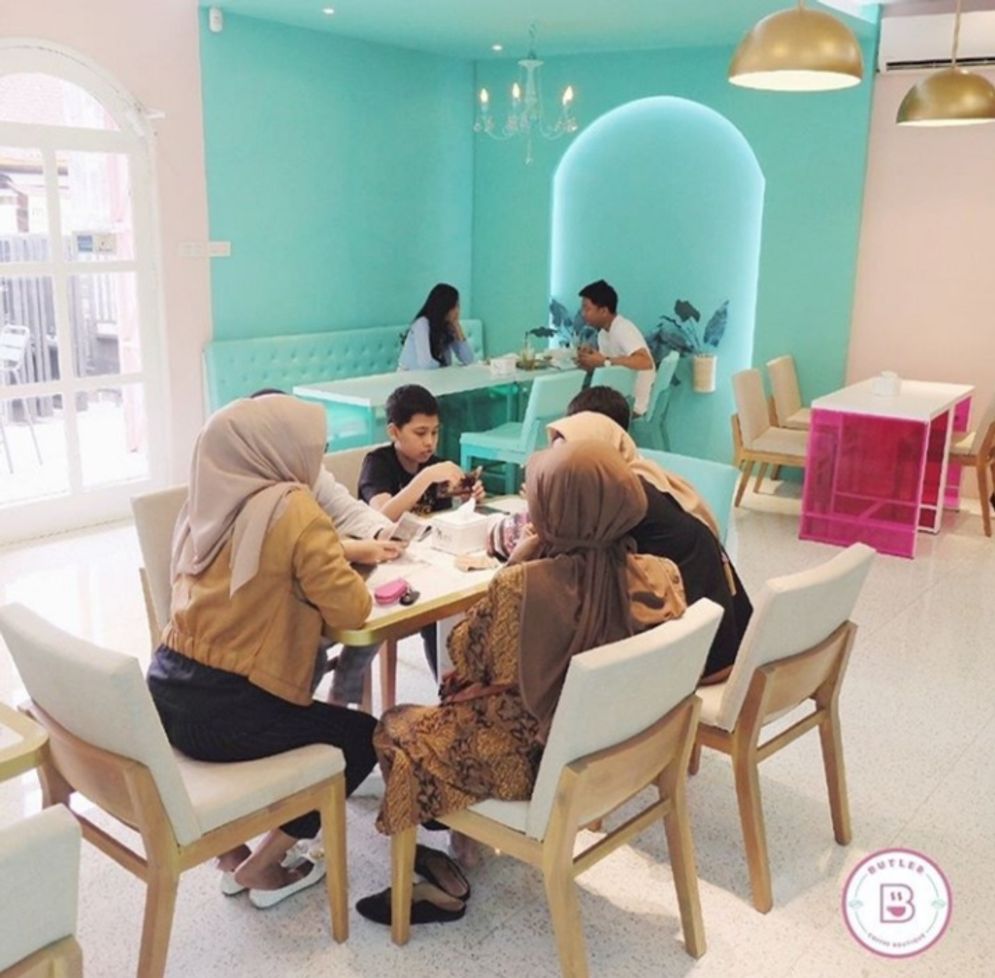 Butler Coffe Boutique, sajikan suasana colorful dan instagramable