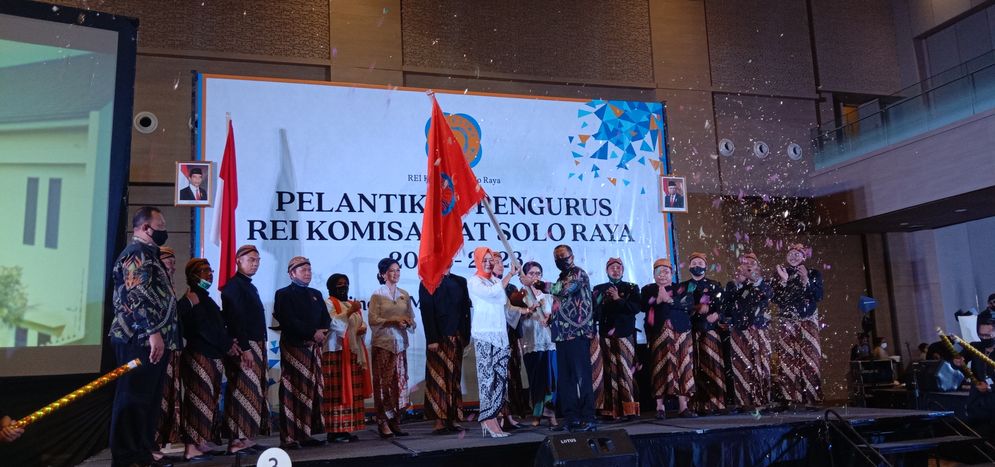 Penyerahan pataka kepengurusan REI komisariat Soloraya periode 2020 - 2023