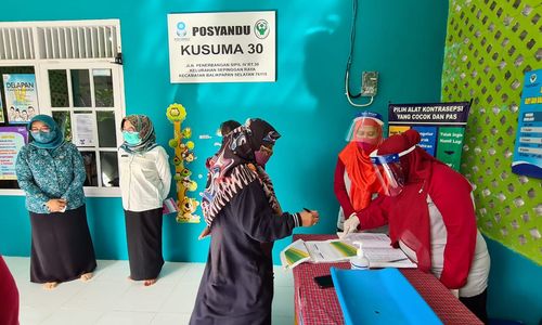 Simulasi di Posyandu Kusuma oleh Kepala DKK Balikpapan, Andi Sri Juliarty dan Ketua Penggerak PKK Arita Rizal Effendi, Rabu (25/11/2020)