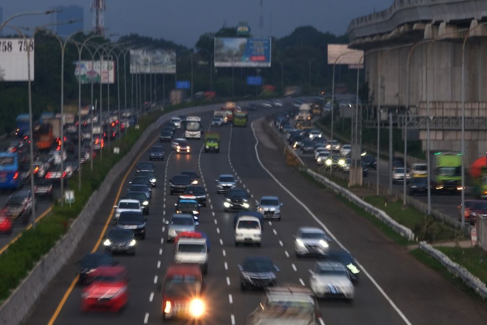 Suasana jalan tol Jakarta