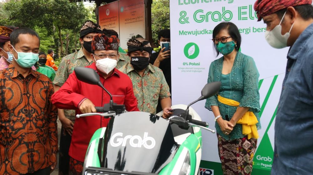 Gubernur Bali, Wayan Koster saat meluncurkan SPBKLU PLN, PLTS Fotovoltaik, dan Kendaraan Listrik Baterai, Kamis (26/11/2020)