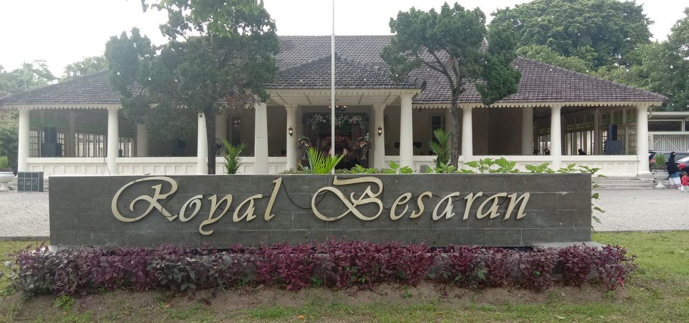 Royal Besaran, Resto bergaya kolonial di kawasan De Tjolomadu, Colomadu, Karanganyar