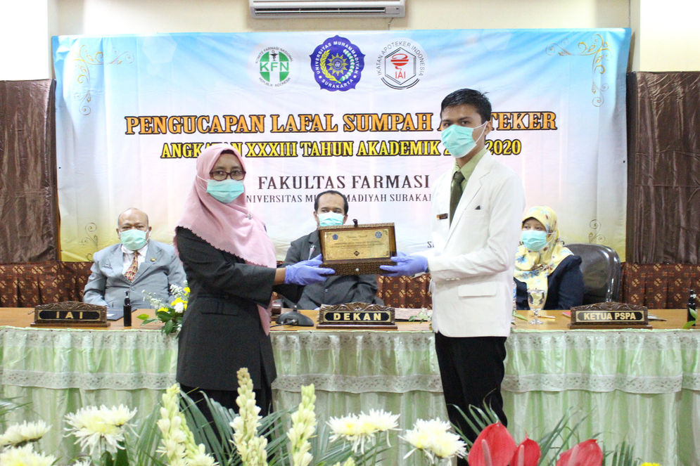 Pengambilan sumpah apoteker lulusan UMS