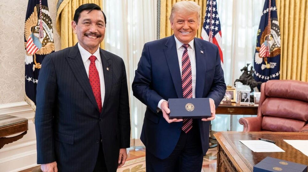 <p>Menteri Koordinator Bidang Kemaritiman dan Investasi, Luhut Binsar Pandjaitan bersama Presiden Amerika Serikat Donald  Trump di White House Washington DC, Selasa, 17 November 2020/ Sumber: maritim.go.id</p>
