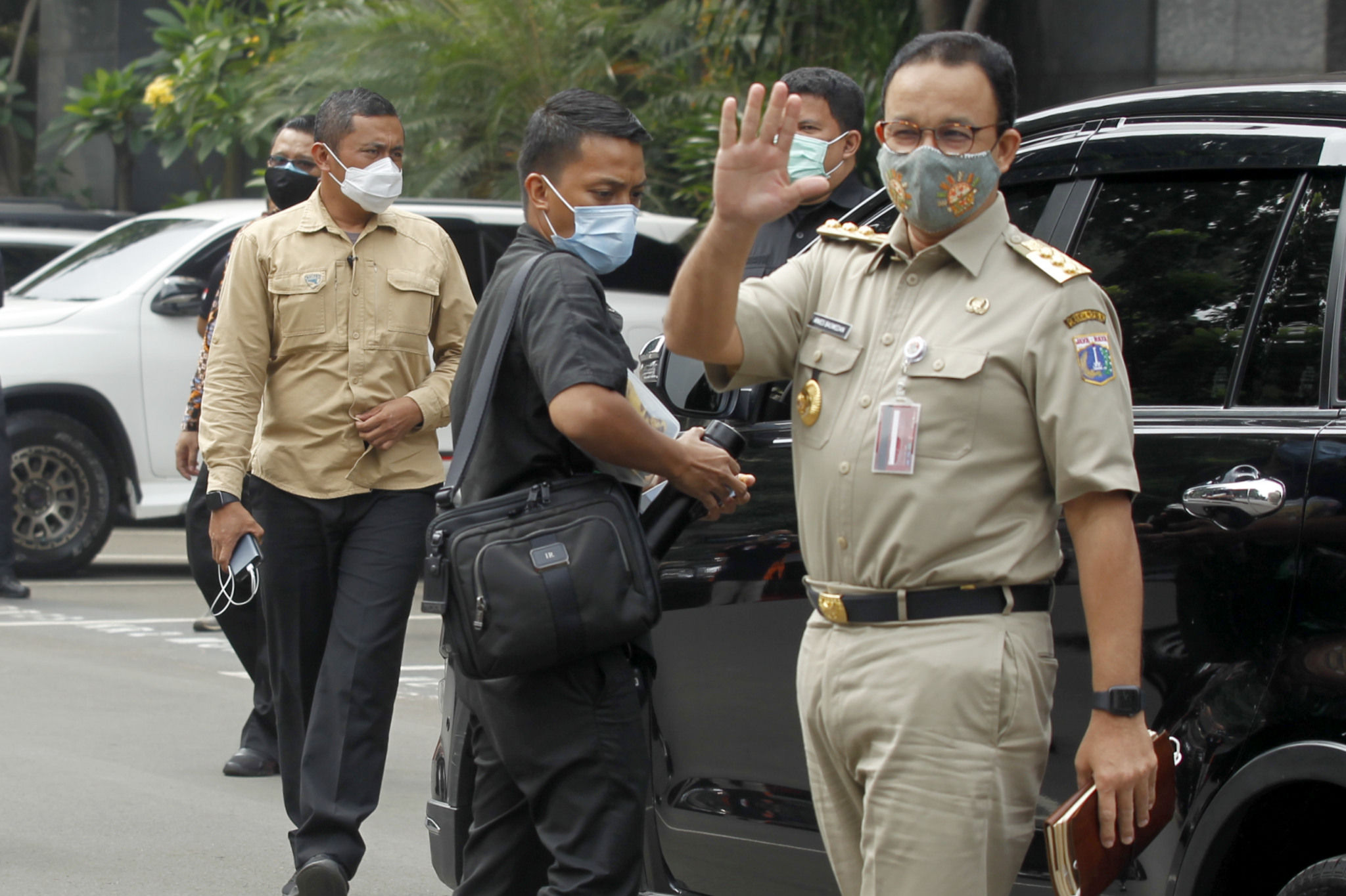 <p>Gubernur DKI Jakarta, Anies Baswedan tiba untuk memenuhi panggilan kepolisian di Mapolda Metro Jaya, Jakarta, Selasa, 17 November 2020. Foto: Ismail Pohan/TrenAsia</p>
