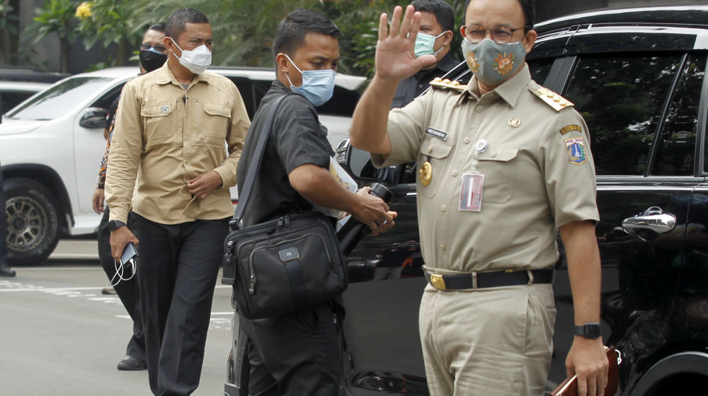 <p>Gubernur DKI Jakarta, Anies Baswedan tiba untuk memenuhi panggilan kepolisian di Mapolda Metro Jaya, Jakarta, Selasa, 17 November 2020. Foto: Ismail Pohan/TrenAsia</p>
