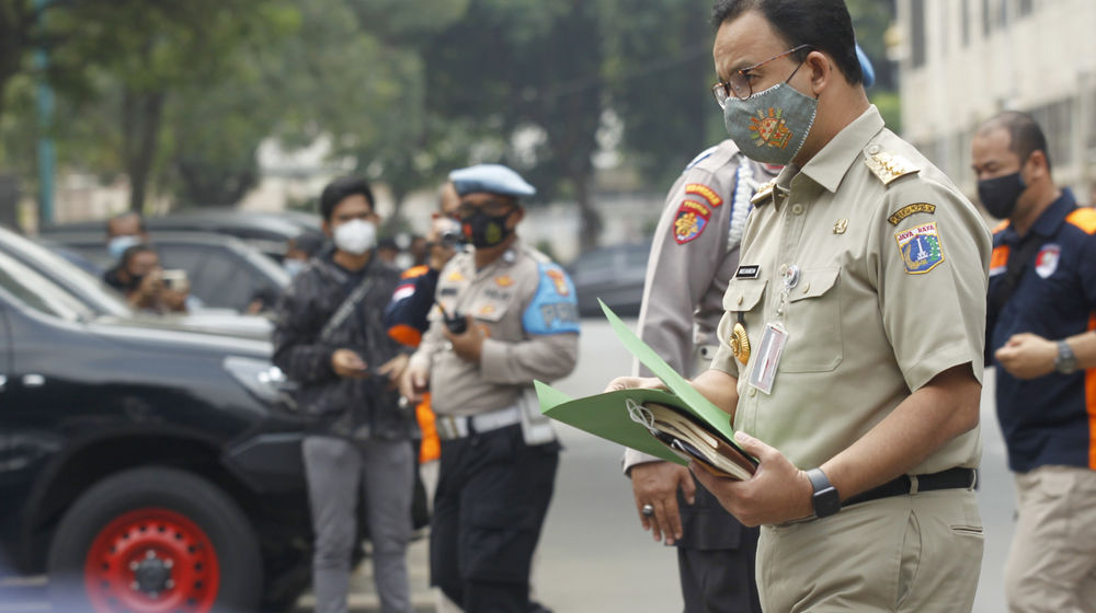 <p>Gubernur DKI Jakarta, Anies Baswedan tiba untuk memenuhi panggilan kepolisian di Mapolda Metro Jaya, Jakarta, Selasa, 17 November 2020. Foto: Ismail Pohan/TrenAsia</p>
