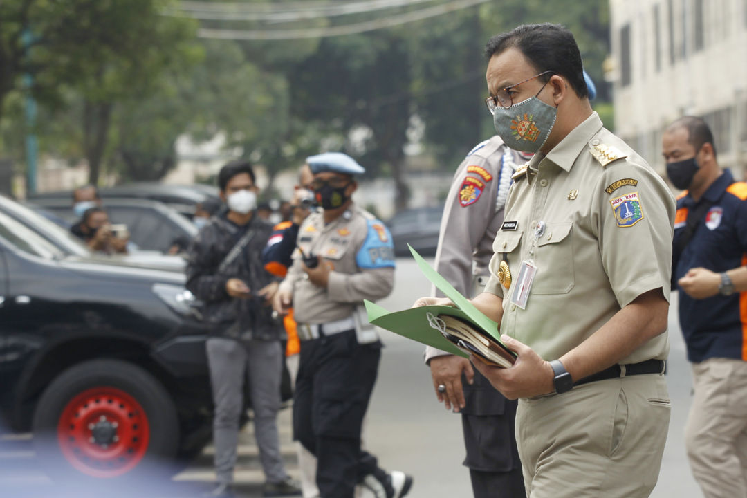 <p>Gubernur DKI Jakarta, Anies Baswedan tiba untuk memenuhi panggilan kepolisian di Mapolda Metro Jaya, Jakarta, Selasa, 17 November 2020. Foto: Ismail Pohan/TrenAsia</p>
