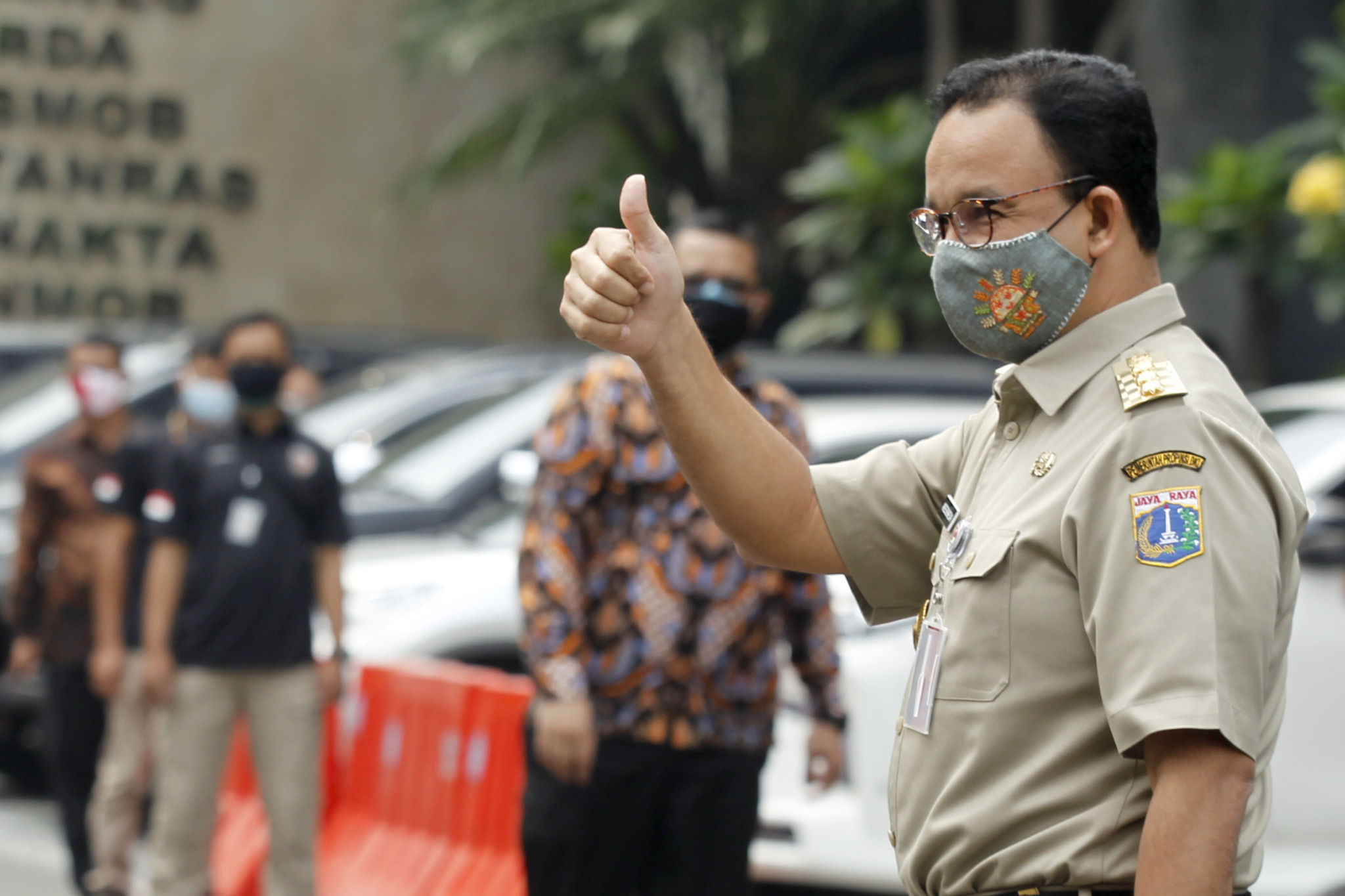 <p>Gubernur DKI Jakarta, Anies Baswedan tiba untuk memenuhi panggilan kepolisian di Mapolda Metro Jaya, Jakarta, Selasa, 17 November 2020. Foto: Ismail Pohan/TrenAsia</p>
