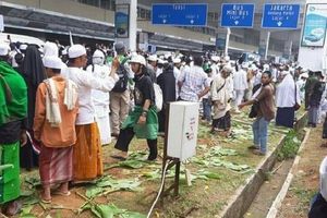 <p>Sejumlah fasilitas Bandara Soekarno-Hatta rusak akibat ramainya massa penjemput Rizieq Shihab. / Istimewa</p>
