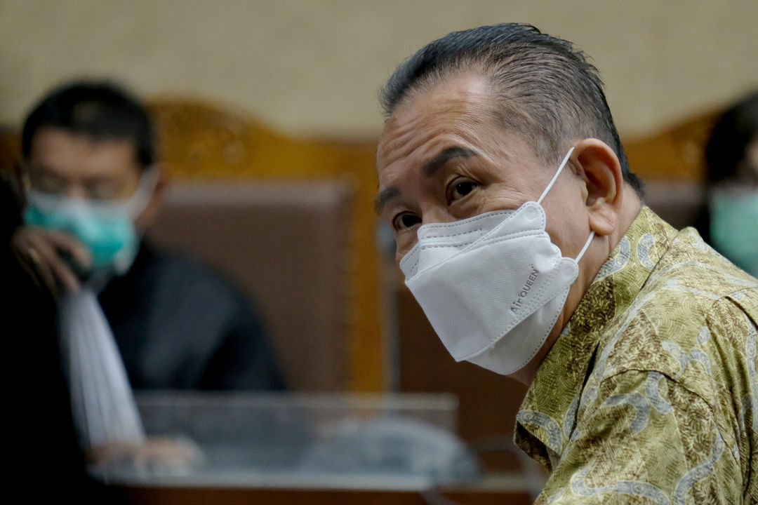 <p>Terdakwa Joko Soegiarto Tjandra (Djoko Tjandra) saat mengikuti sidang dakwaan perkara suap terkait penghapusan namanya dari daftar pencarian orang (DPO) di Pengadilan Tipikor, Jakarta, 2 November 2020. Foto: Ismail Pohan/TrenAsia</p>
