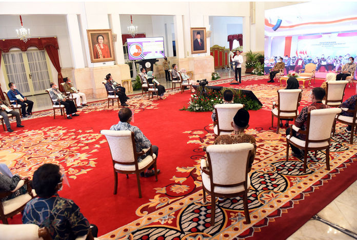 <p>Presiden Joko Widodo menyerahkan 1 juta sertifikat tanah kepada masyarakat secara virtual di Istana Negara, Senin, 9 November 2020. Dok: Sekretariat Kabinet. </p>
